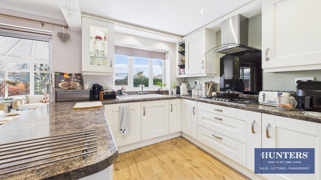 Property photo 3 of 26 Kitchen/Dining Room