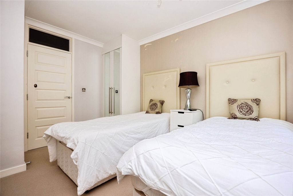 Property photo 3 of 17 Picture No. 06