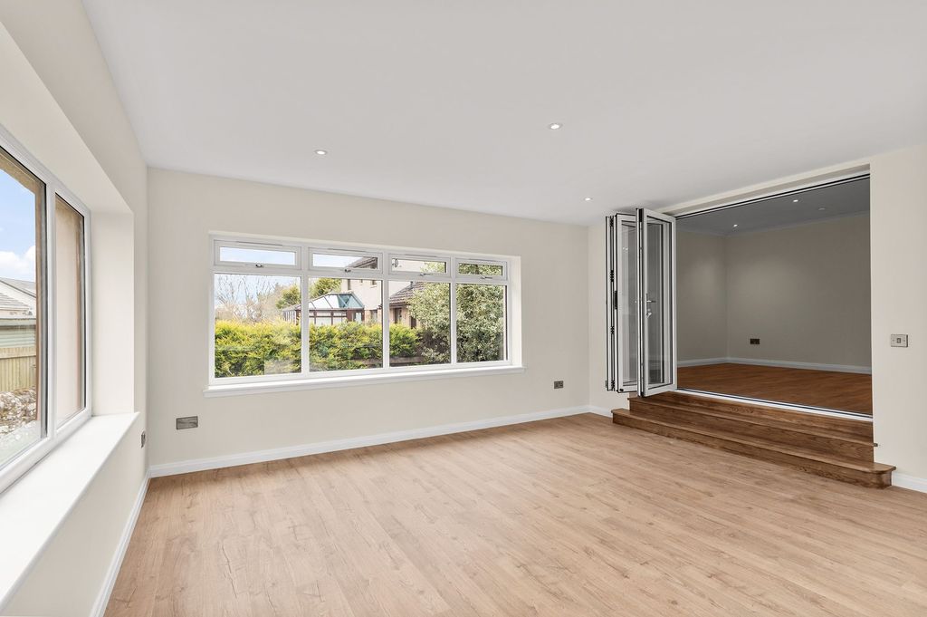 Property photo 2 of 30