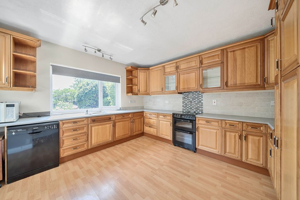 Property photo 2 of 22 1310700-10-684c37...