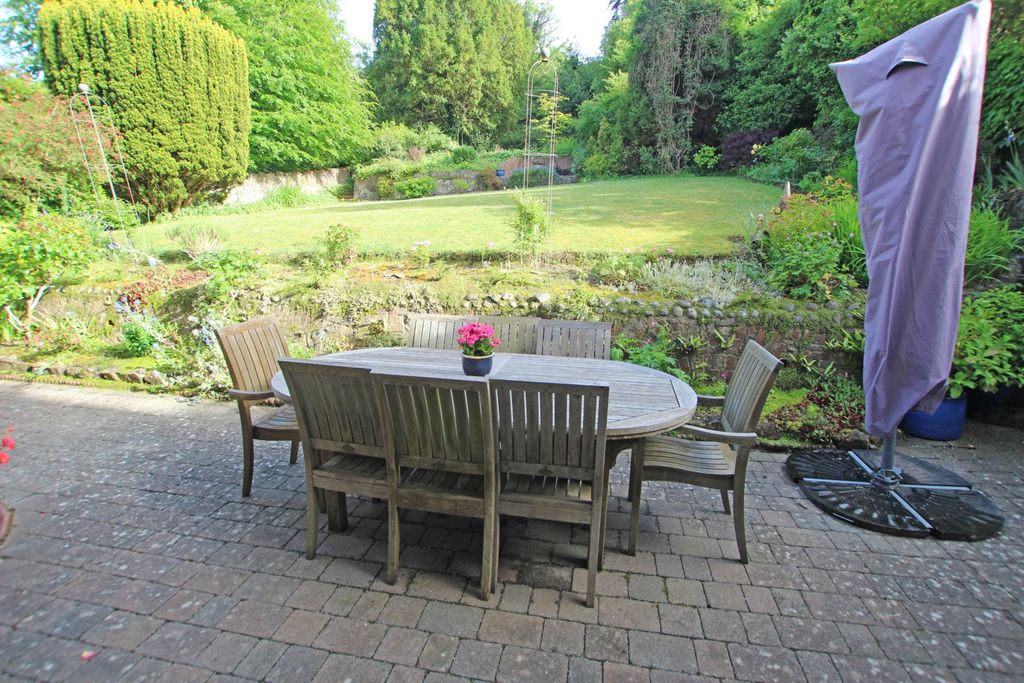 Property photo 2 of 21
