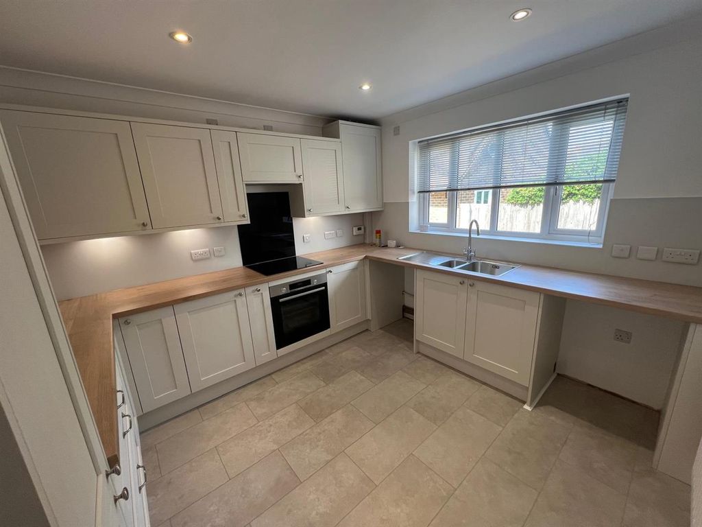 Property photo 2 of 18 Kitchen