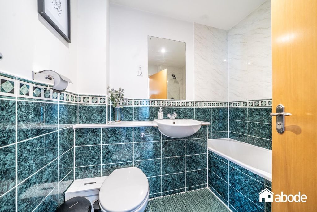 Additional image 15 of 2 bed flat for saleQuebec Quay, Liverpool Marina, Liverpool L3