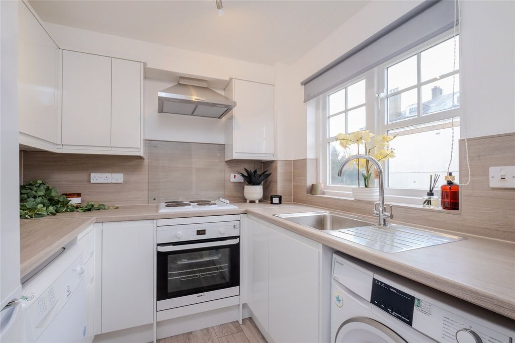 Property photo 3 of 6 Picture No. 11