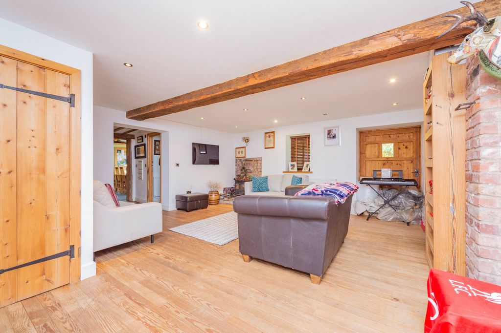 Property photo 3 of 29 Penylan Barn (5 Of 67)