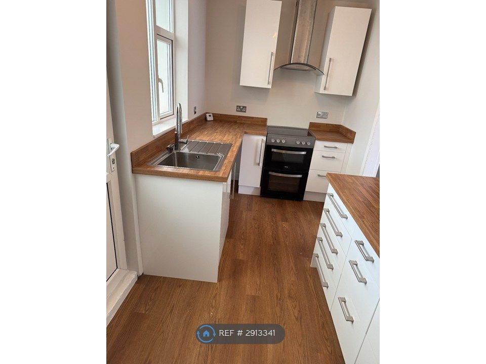 Property photo 2 of 11 Kitchen
