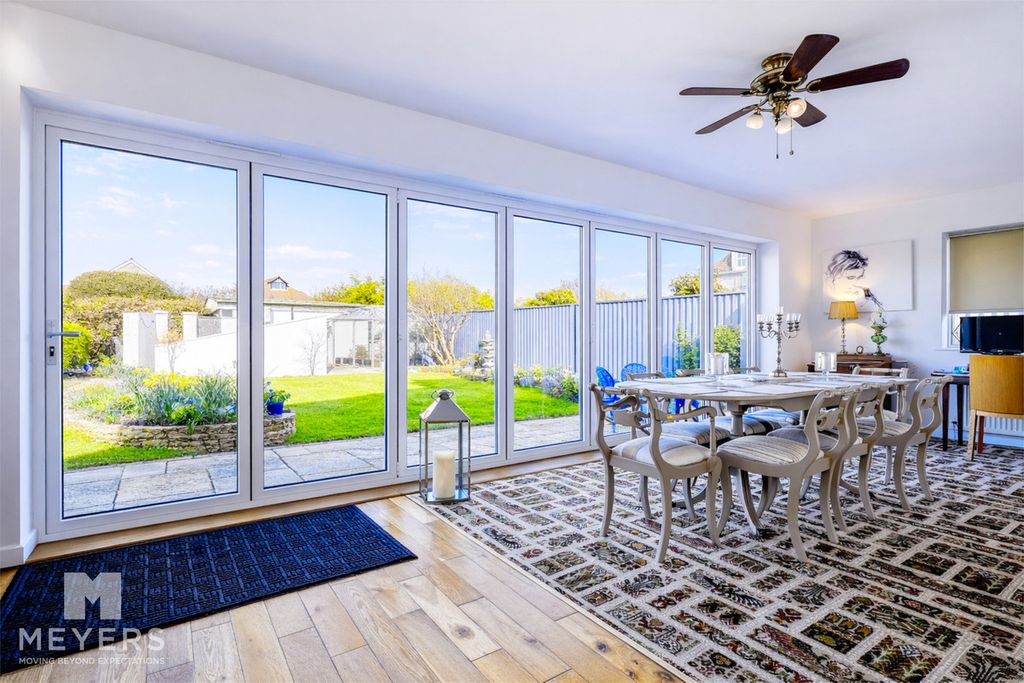 Property photo 3 of 27