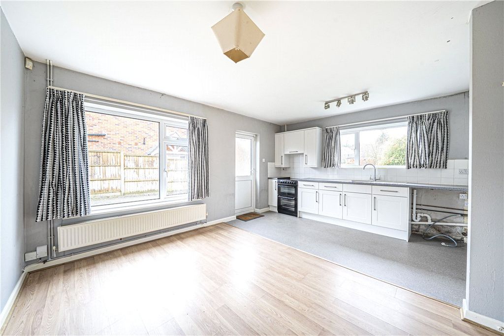 Property photo 2 of 9 Kitchen