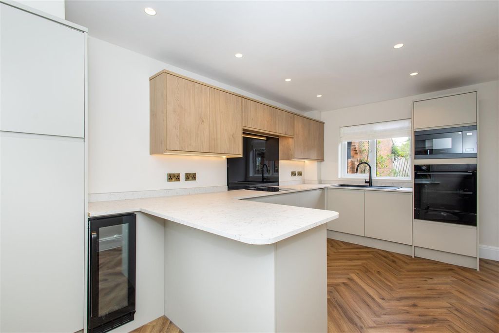 Property photo 2 of 18 Kitchen/Diner