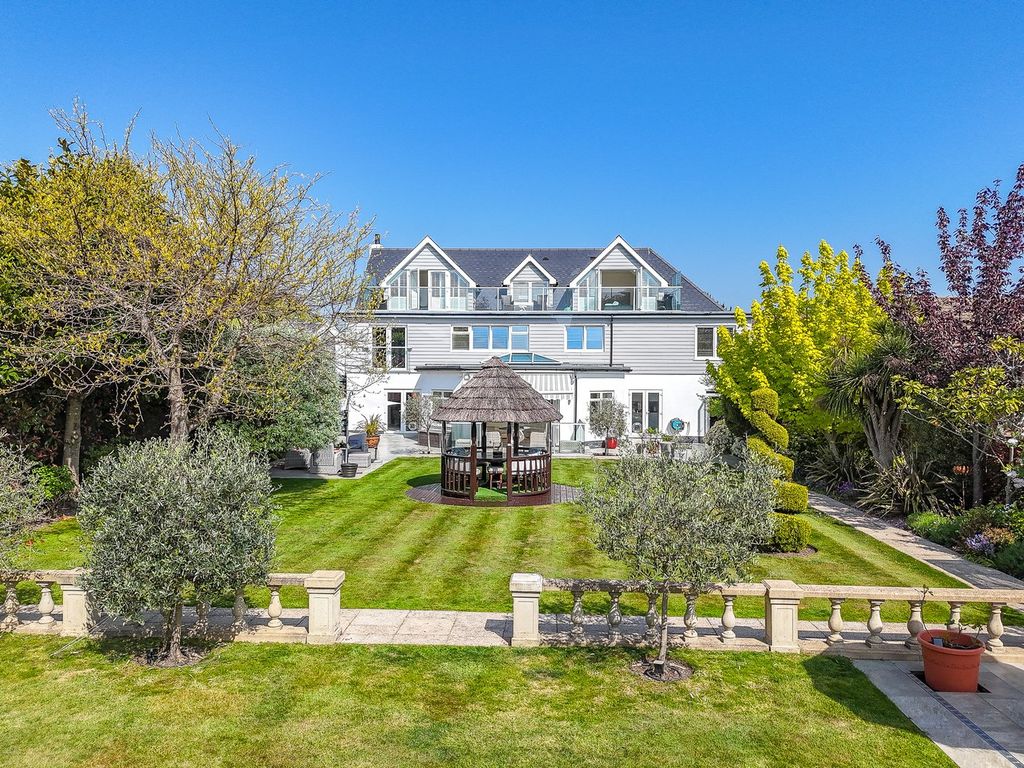 Property photo 2 of 35