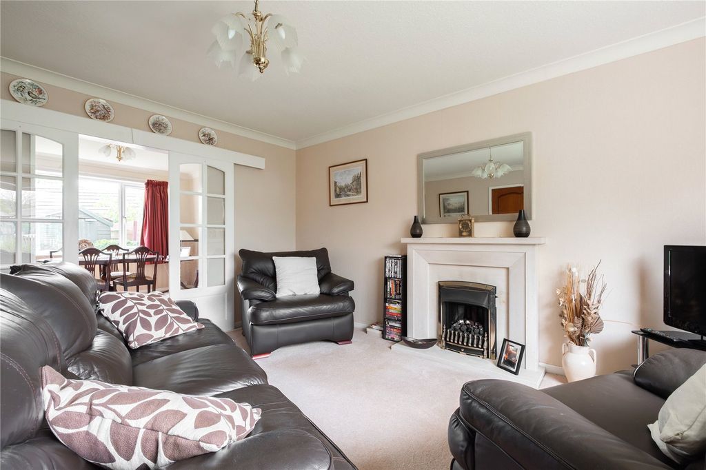 Property photo 2 of 20 Lounge