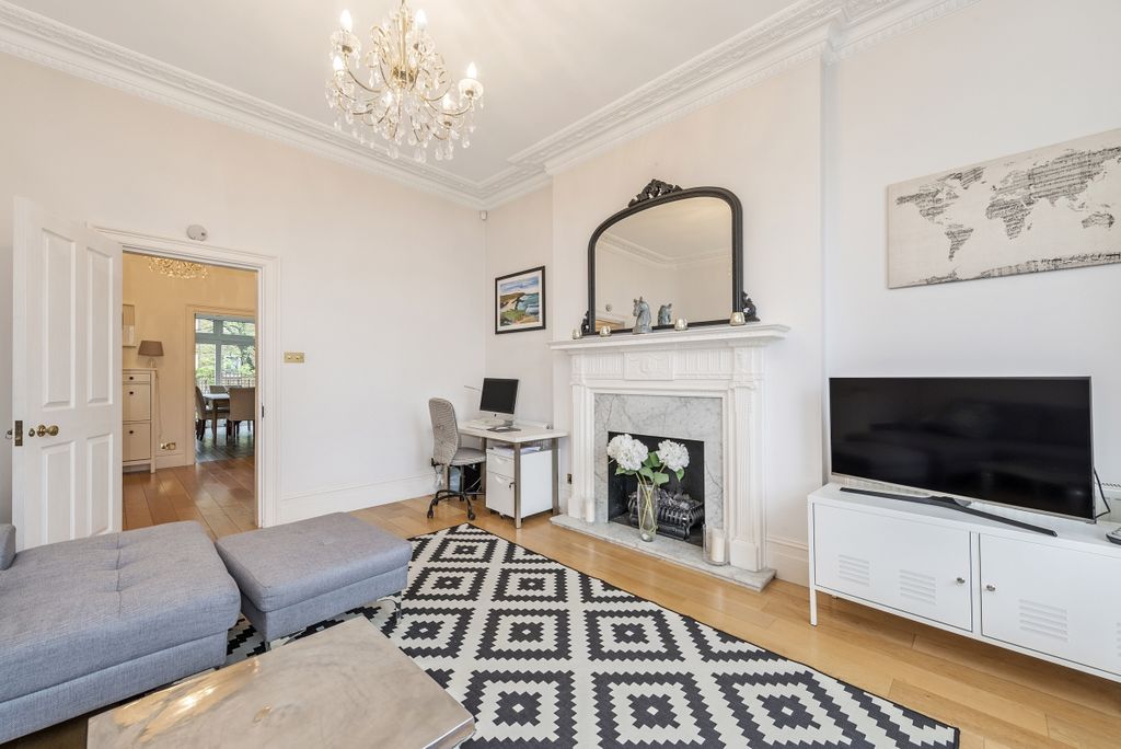 Property photo 2 of 18 21