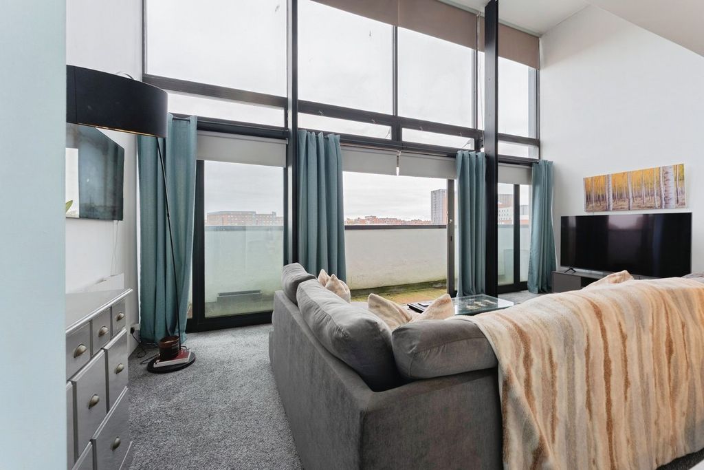 Property photo 3 of 21