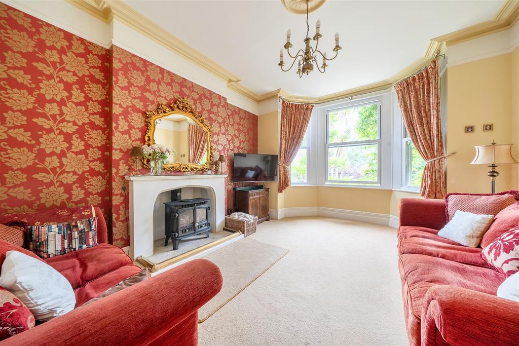 Property photo 3 of 23 Sitting Room