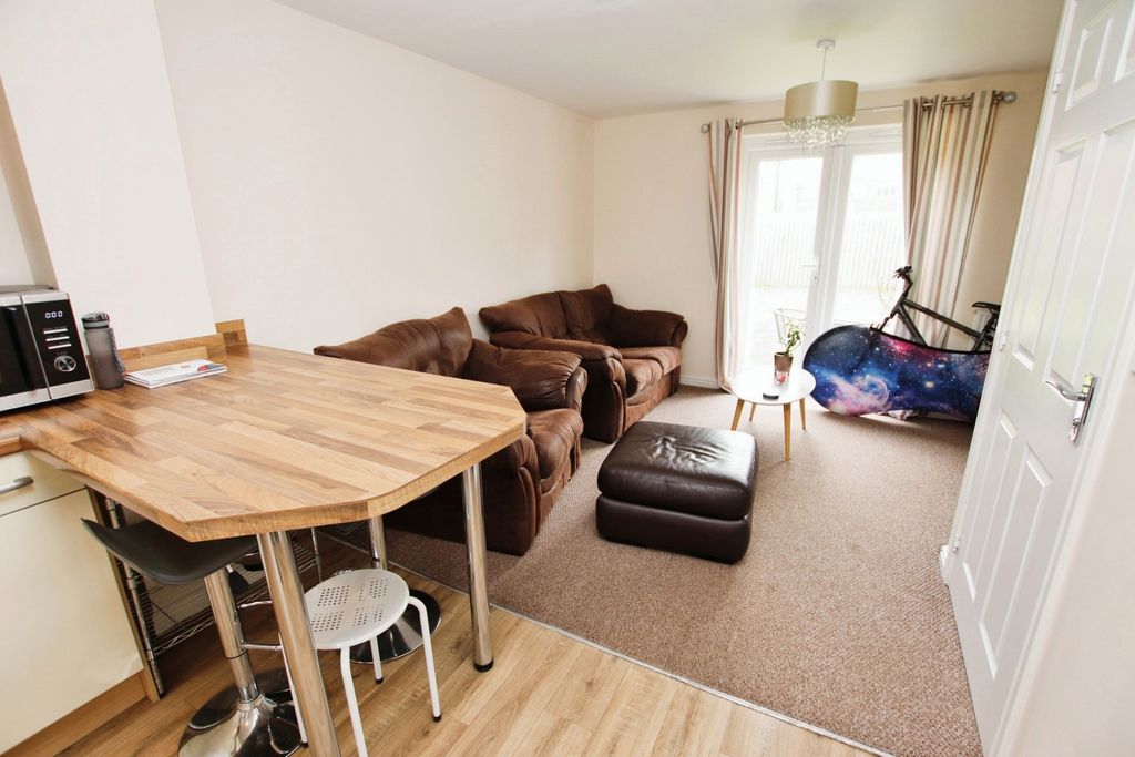 Property photo 3 of 12 4279712
