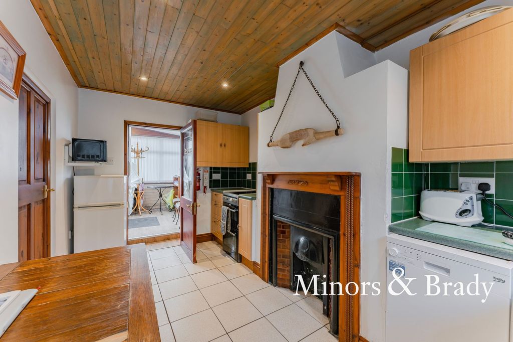 Property photo 3 of 17
