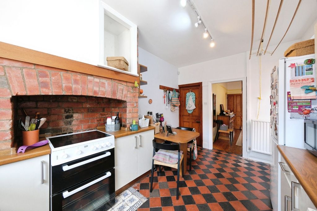 Property photo 2 of 18 Kitchen