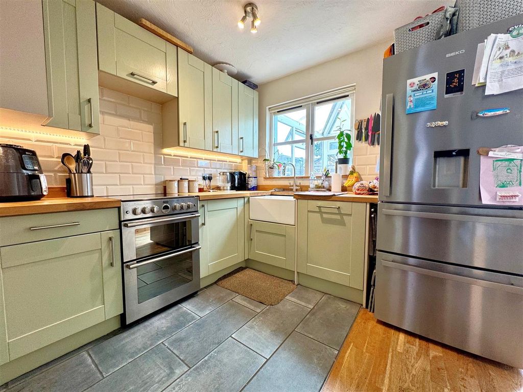 Property photo 3 of 11 Kitchen 2.Jpg