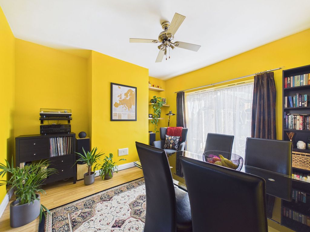 Property photo 3 of 18 Dining Room