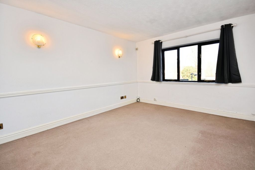 Property photo 3 of 8 Pbox-Img.Jpg