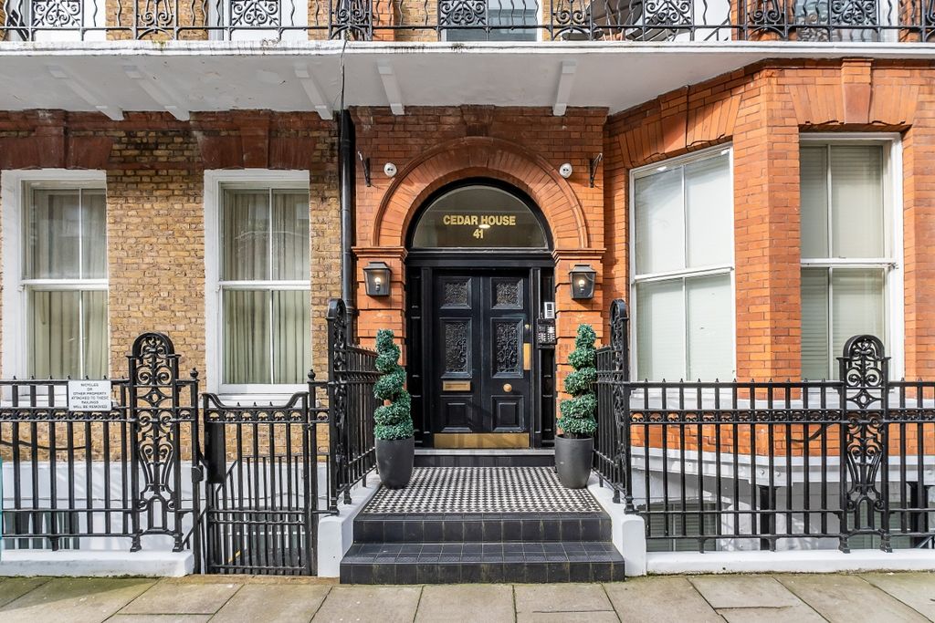 Property photo 2 of 10 External