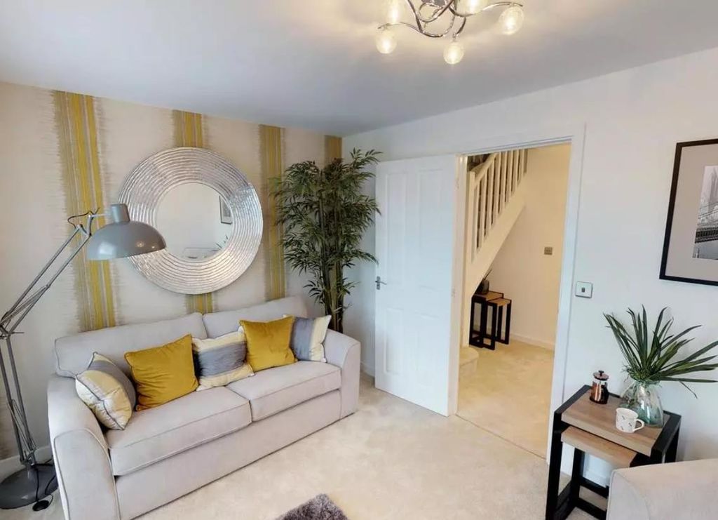 Property photo 2 of 8 Braunton Living.Png
