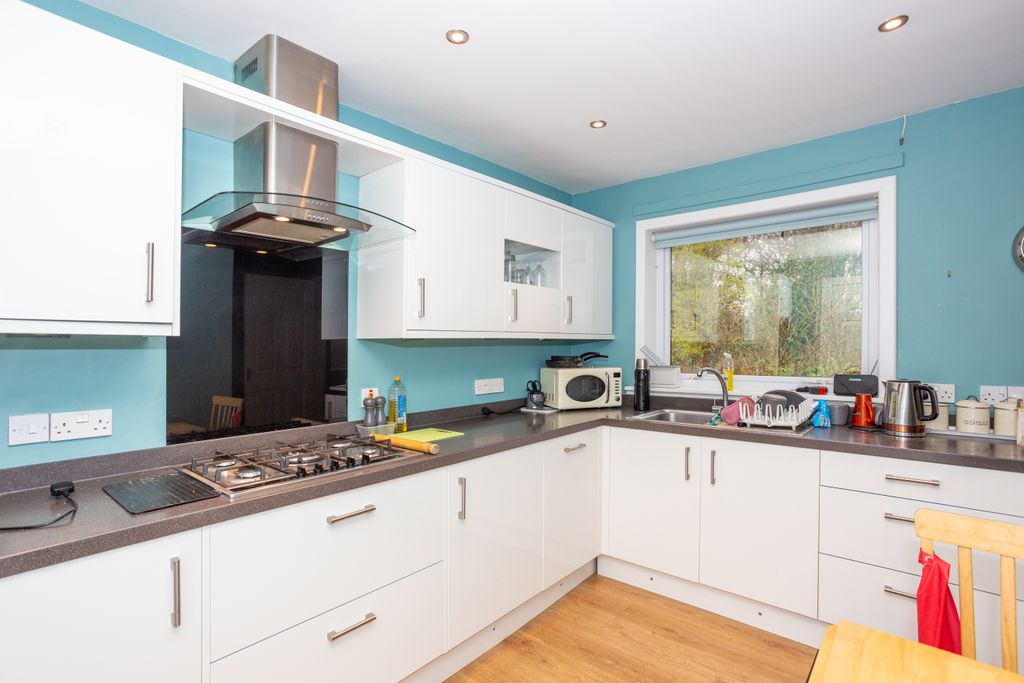 Property photo 3 of 16 Kitchen