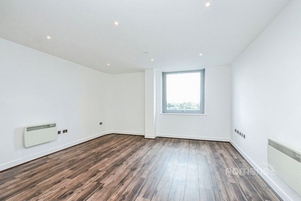 Property photo 3 of 8 Pbox-Img.Jpg