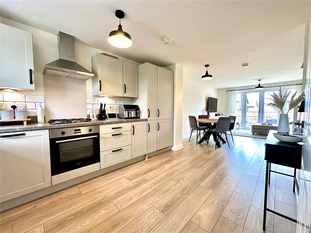 Property photo 2 of 13 Picture No. 11