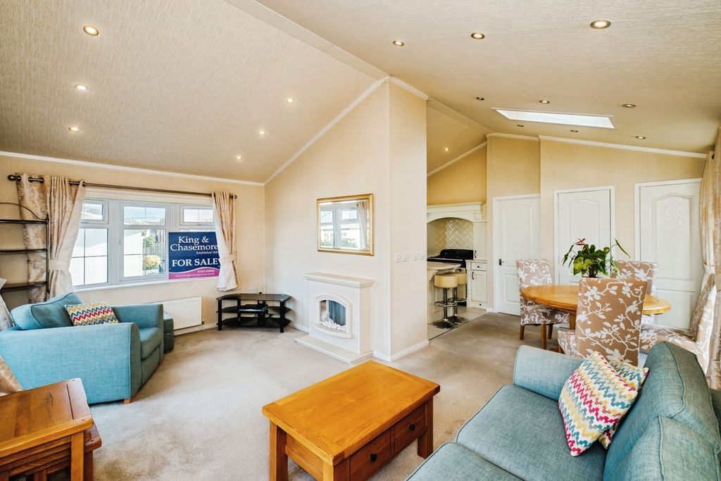 Property photo 3 of 26 Pbox-Img.Jpg