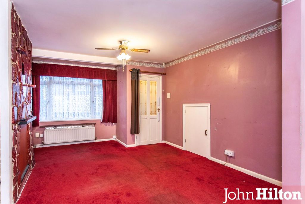 Property photo 2 of 12 Glynde Road16.Jpg