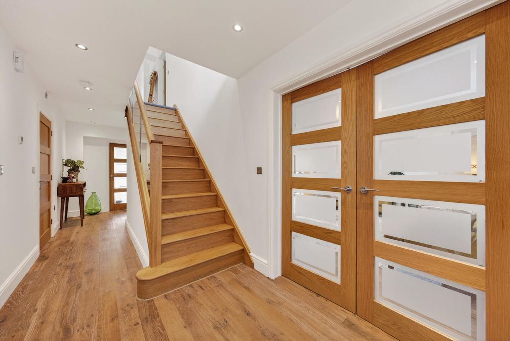 Property photo 2 of 24 Hallway