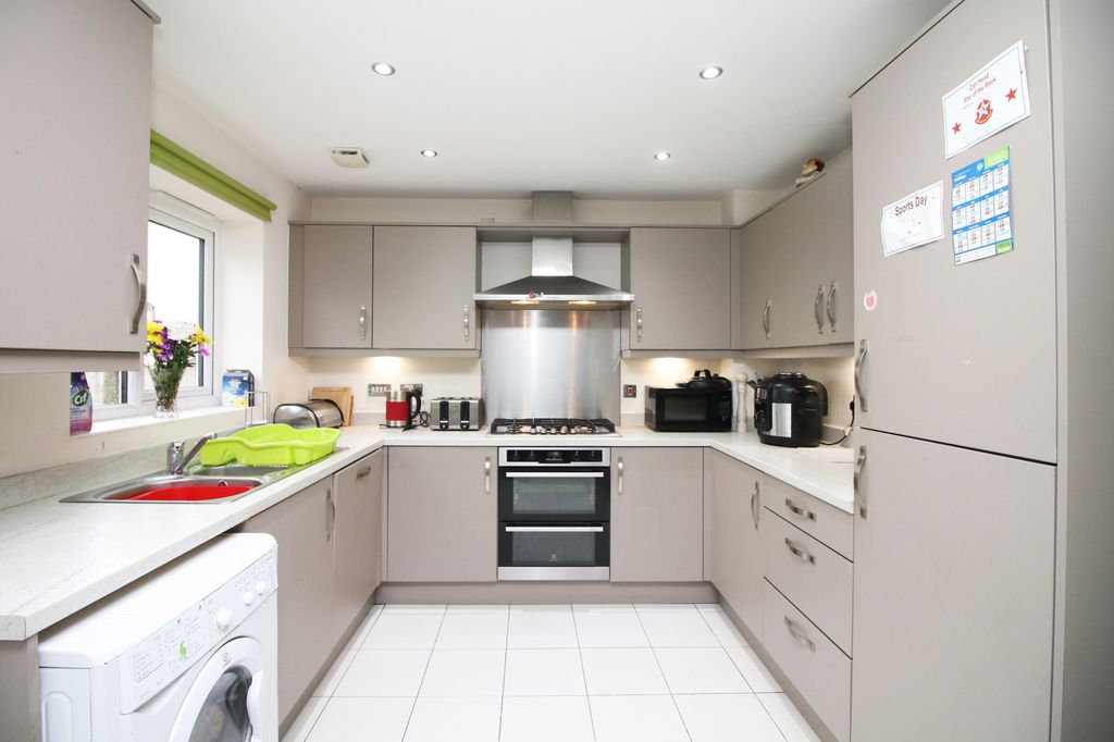 Property photo 3 of 20