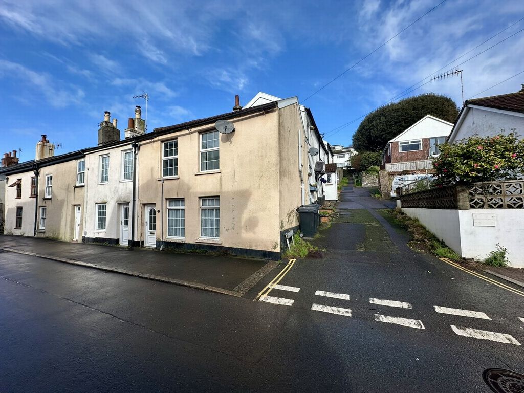 Property photo 1 of 8 Photo 5