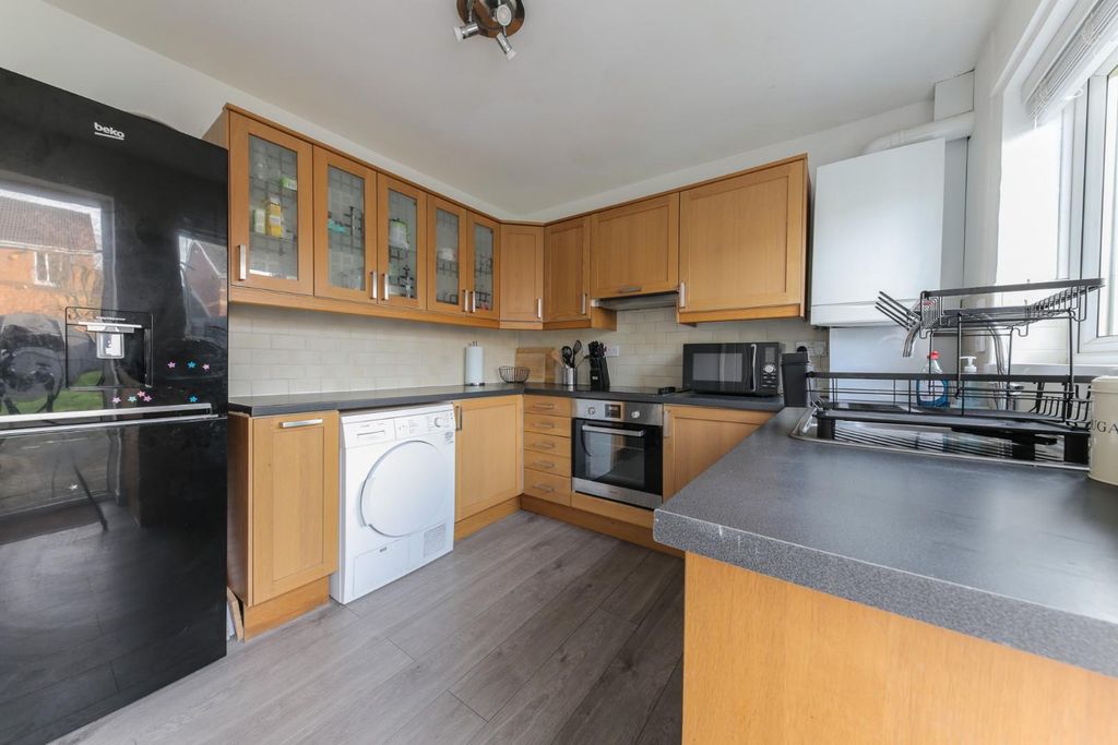 Property photo 3 of 14 Kitchen