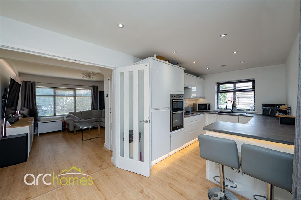 Property photo 3 of 26 Pembroke-8.Jpg