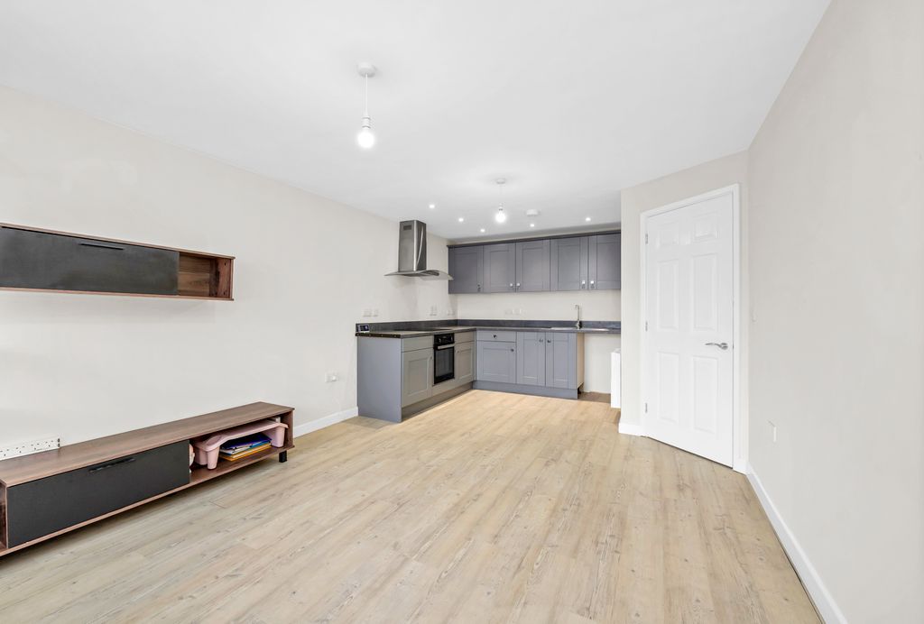 Property photo 3 of 7 Dcp_7983