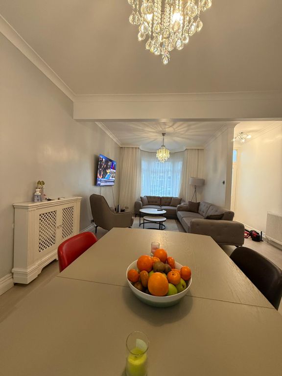 Property photo 2 of 11 Gallery