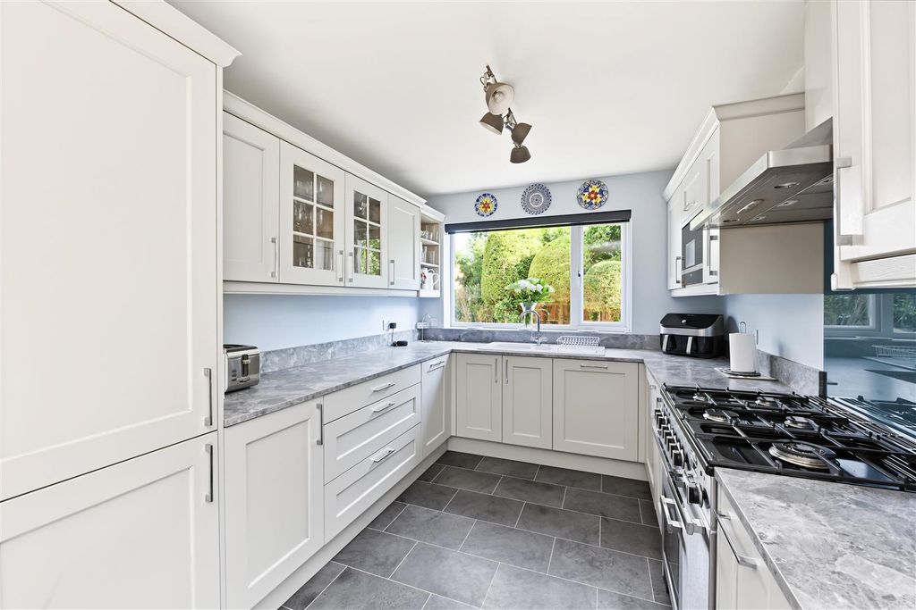 Property photo 2 of 13 Hartwell-Gardens-20.Jpg