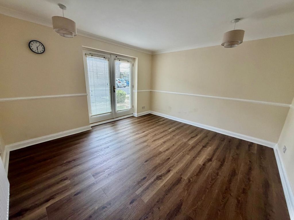 Property photo 2 of 6 Lounge