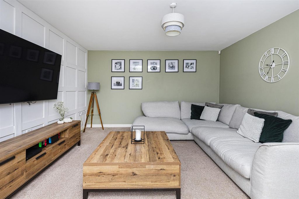 Property photo 3 of 44