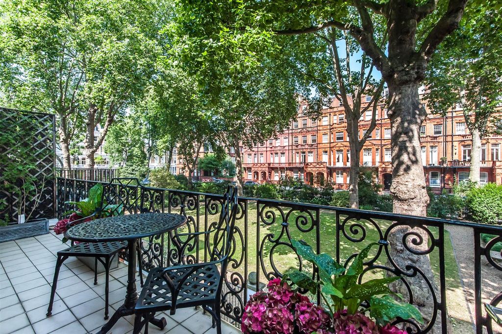 Property photo 3 of 13 Gledhow Gardens 26 Fff-7.Jpg