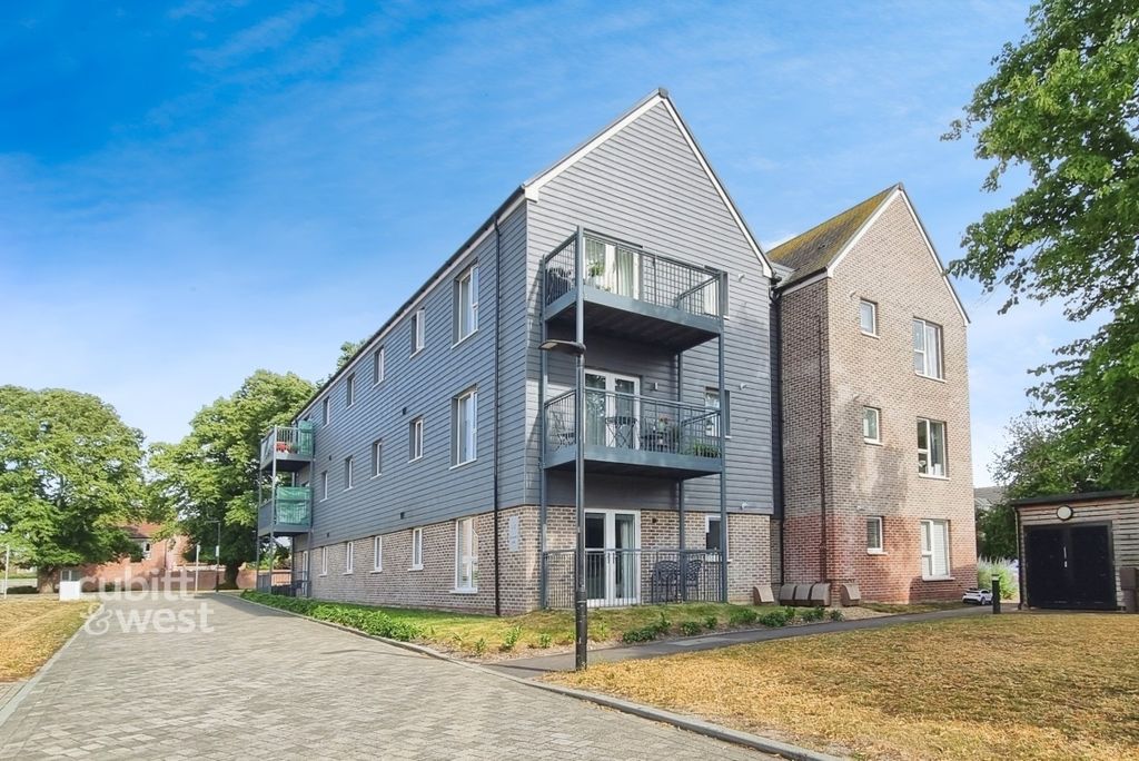 Property photo 1 of 13 Untitled