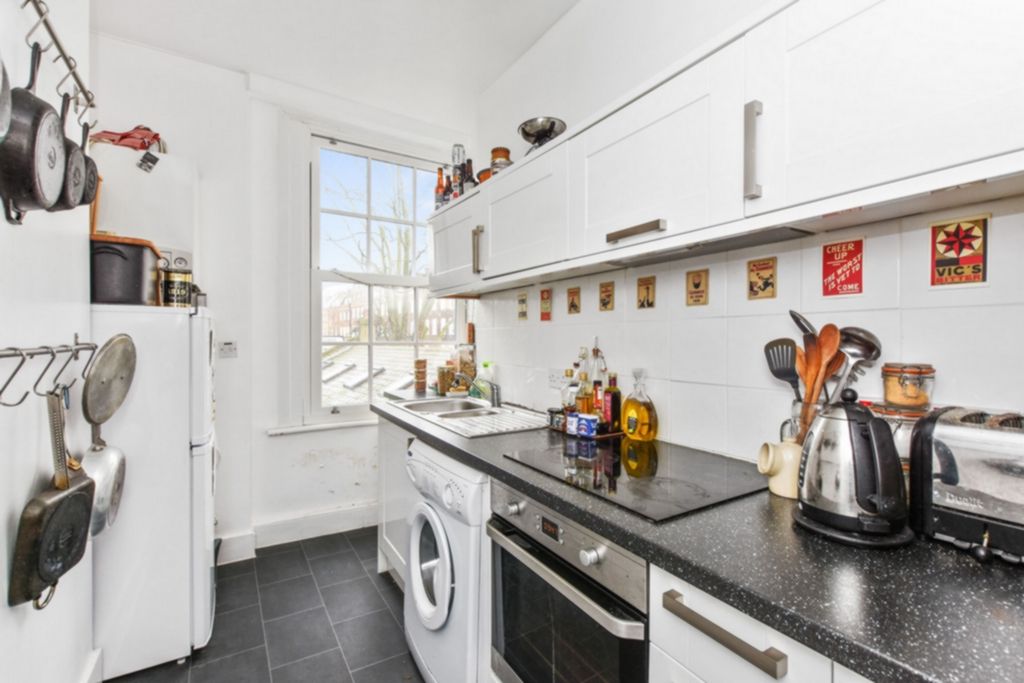 Property photo 3 of 6 Kitchen