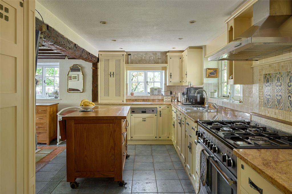 Property photo 2 of 23 Kitchen/Breakfast Rm