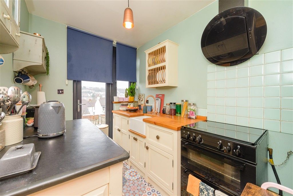 Property photo 3 of 9 Kitchen