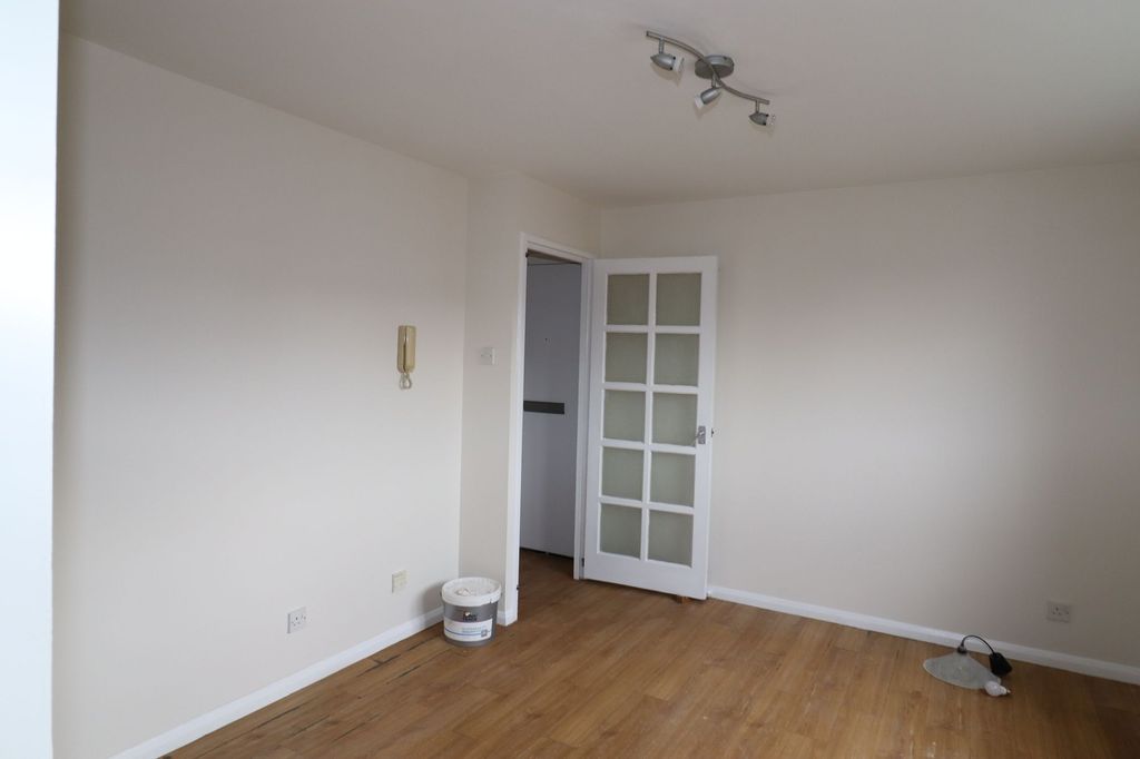 Property photo 3 of 7 Living Room