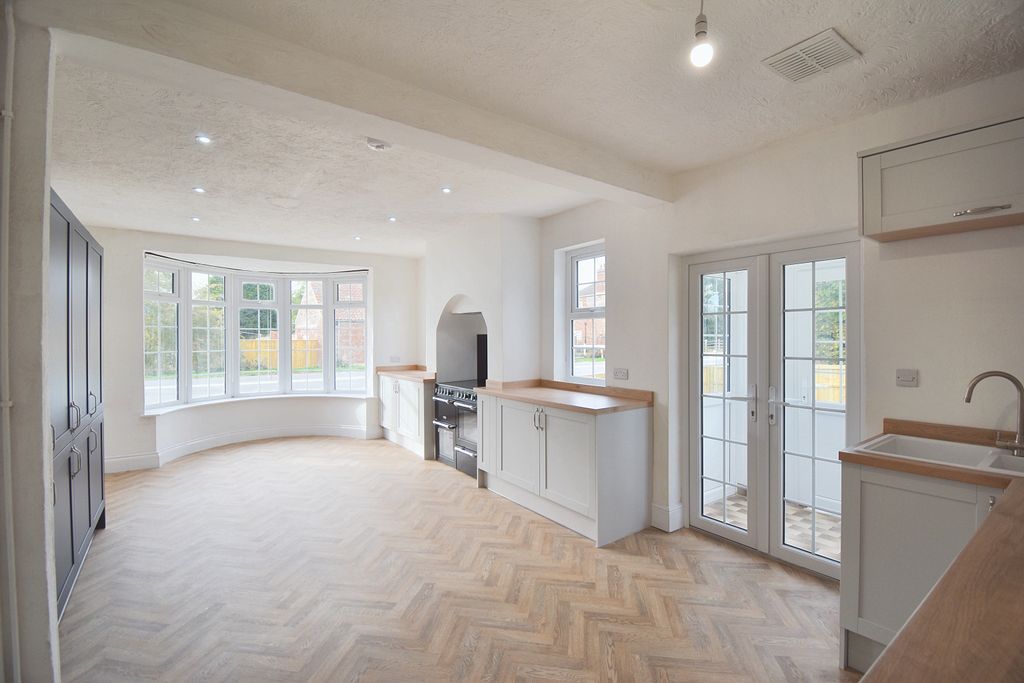 Property photo 2 of 38