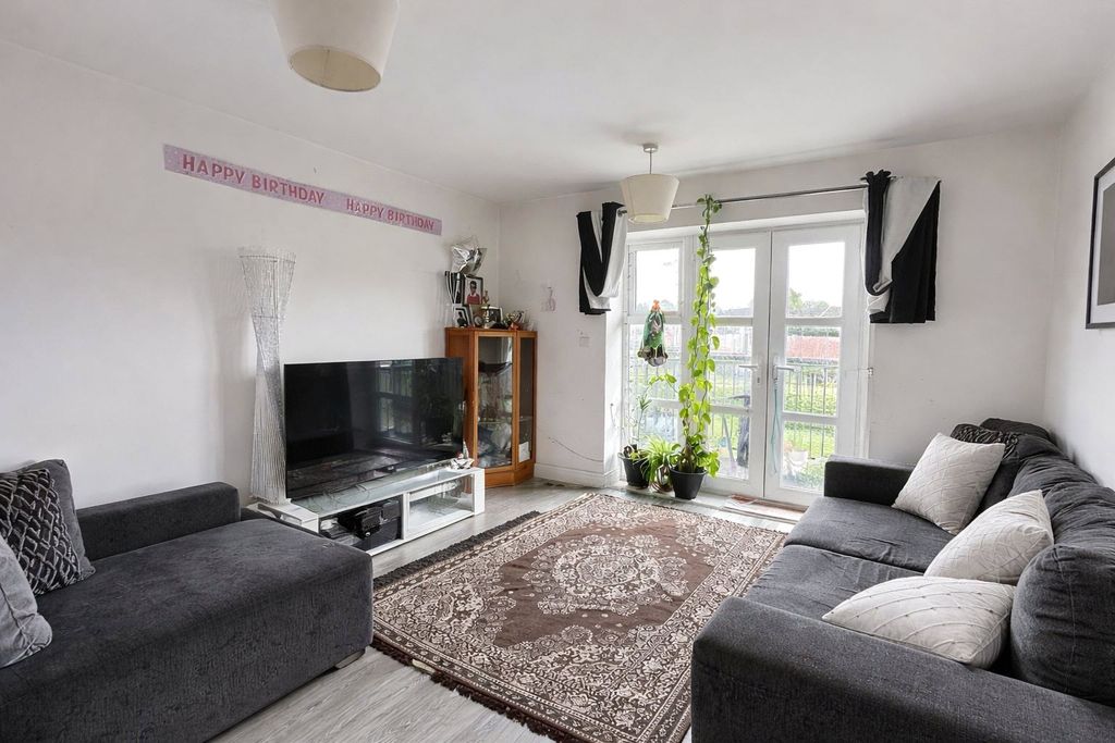 Property photo 2 of 7 Picture No. 11