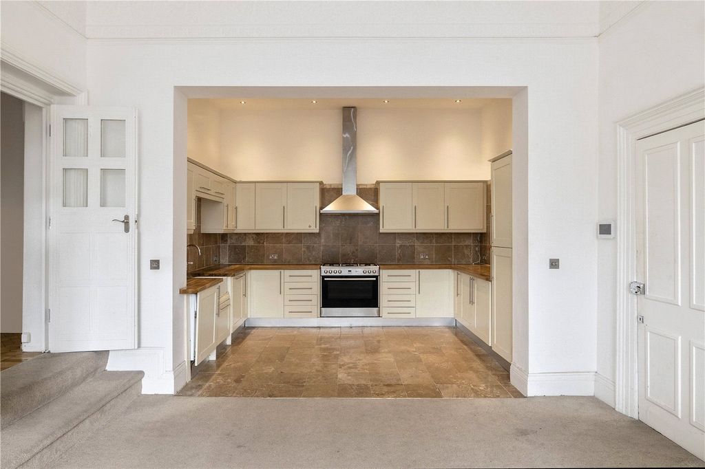 Property photo 3 of 12 Kitchen/Dining